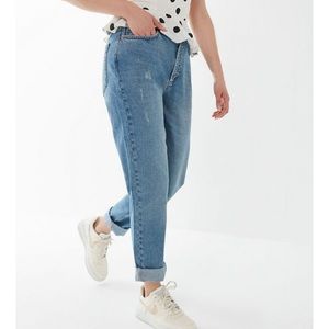 BDG MOM HIGH RISE JEANS